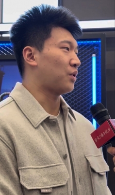 雷蒙现身首钢园电竞中心启幕仪式 调侃曾凡博安琪拉火球打不到人