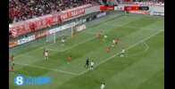 越南U23门将大脚传给前锋形成单刀，国足U23后卫积极回防将球防下