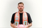 东契奇用NBA球员组建足球队：詹姆斯力量&库里射门&约基奇球商