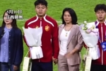 向母爱致敬！&ldquo;赣超&rdquo;赣州vs上饶赛前，赣州队球员牵手母亲入场